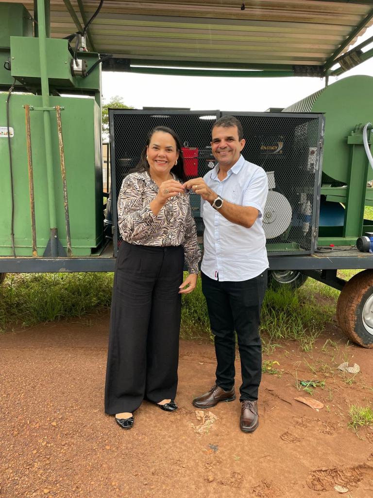 Prefeita Lucilene Brito agradece pela aquisição de casa de farinha móvel através de emenda do Deputado Vicentinho Júnior
