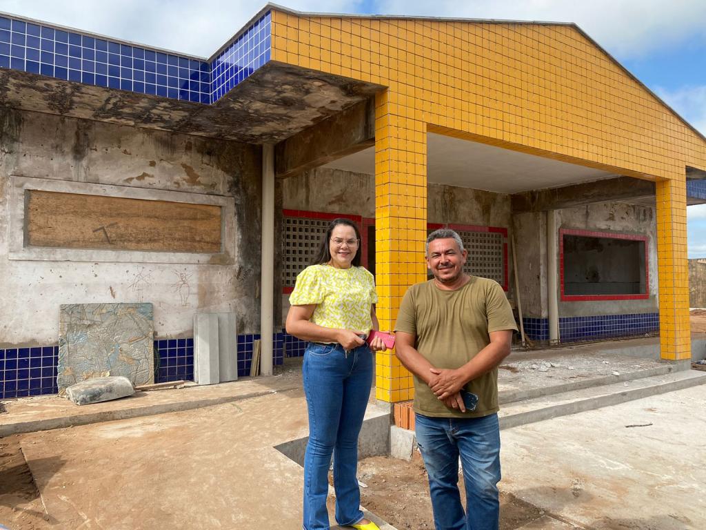 PREFEITA LUCILENE VISITA OBRA DE CONCLUSÃO DA CRECHE